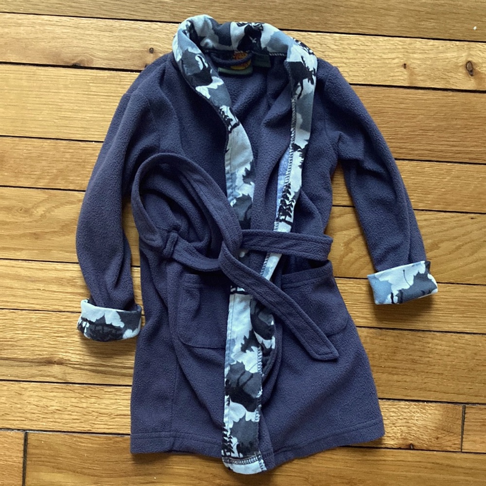 Bass Pro 24month gray bathrobe